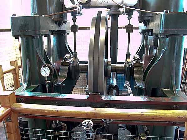 tripleexpansionengine1.jpg